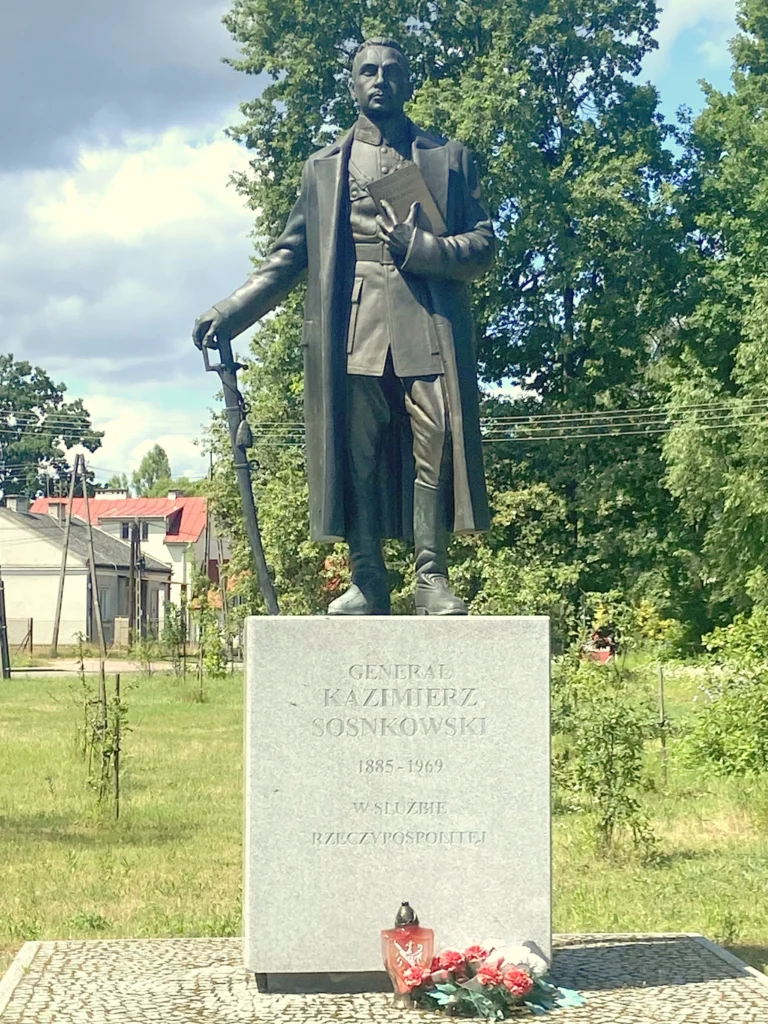 Generał Kazimierz Sosnkowski - — brąz / granit