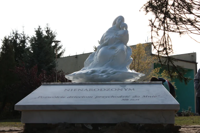 Madonna w chmurach — kompozyt, zdjęcie 2