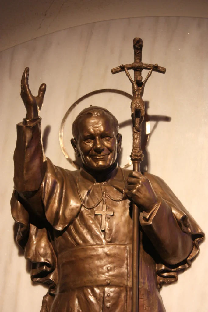 Św. Jan Paweł II — brąz