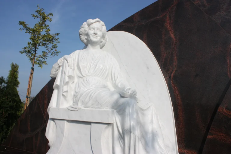 Pomnik Pani D. — marmur carrara, zdjęcie 3