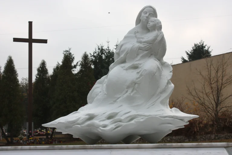 Madonna w chmurach — kompozyt, zdjęcie 3
