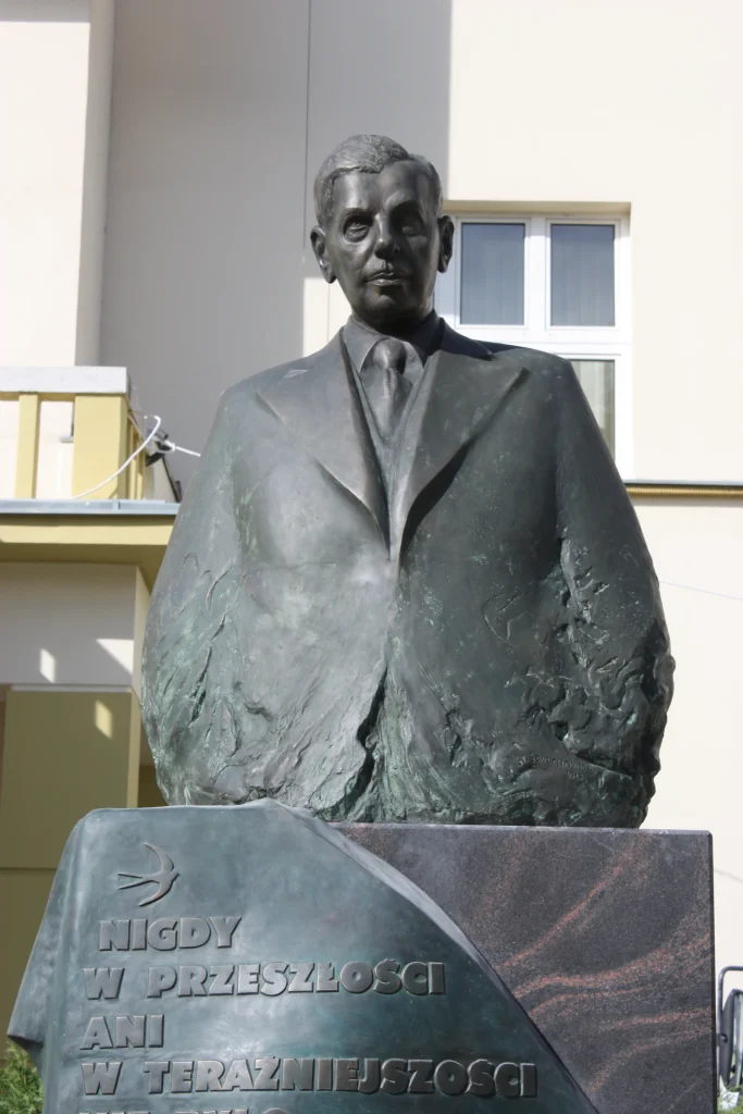 Eugeniusz Kwiatkowski Monument — Tarnów