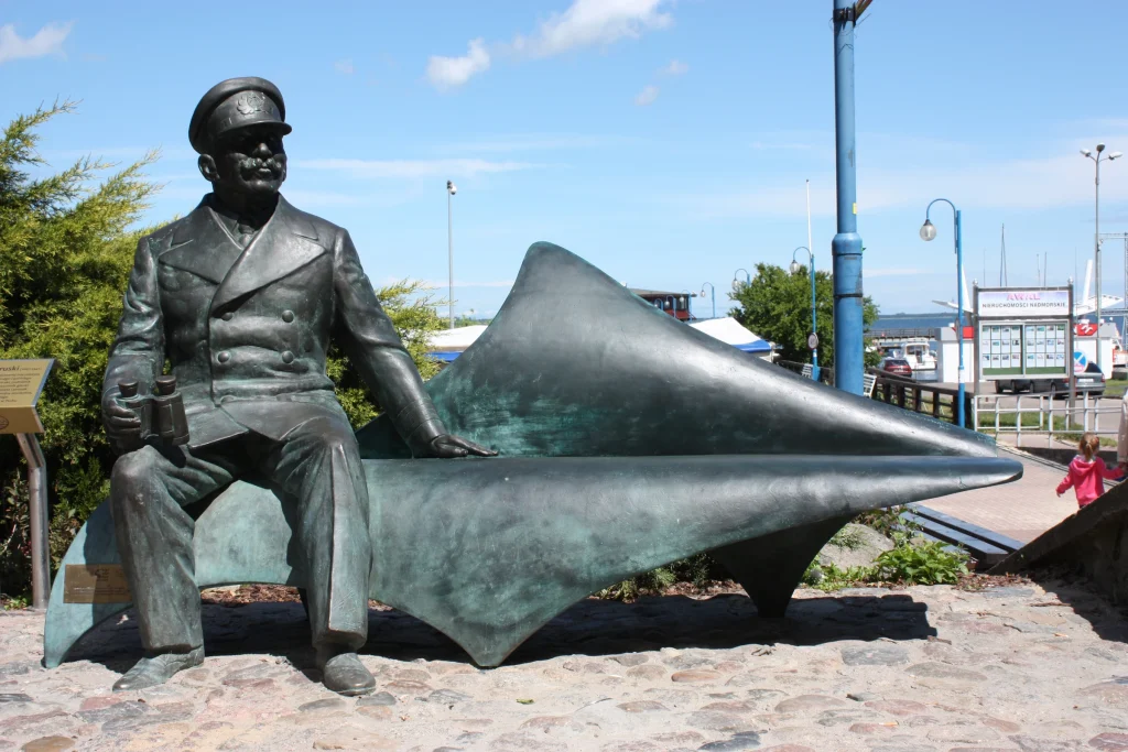 Mariusz Zaruski Bench — Puck