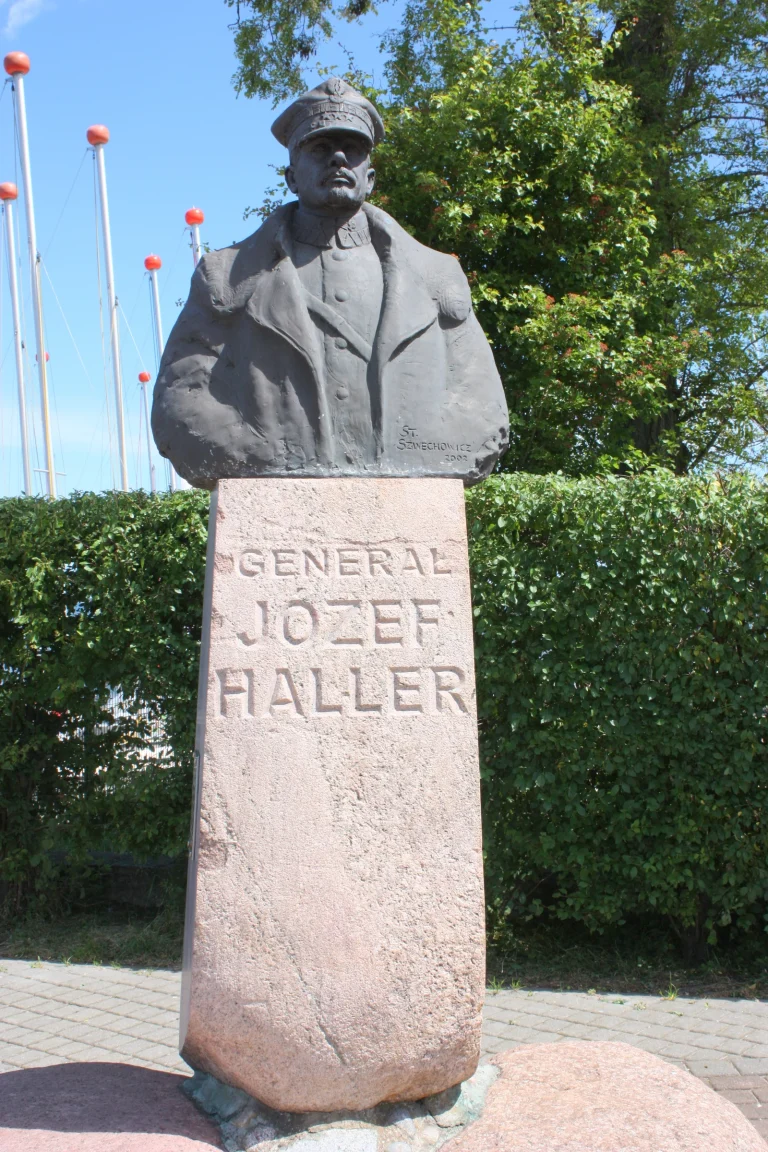 General Haller Monument — Puck — photograph 3