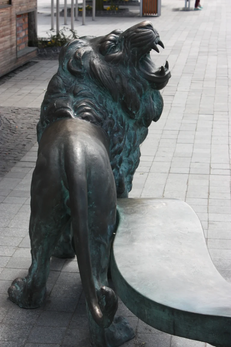 Heraldic Bench — Puck — photograph 4