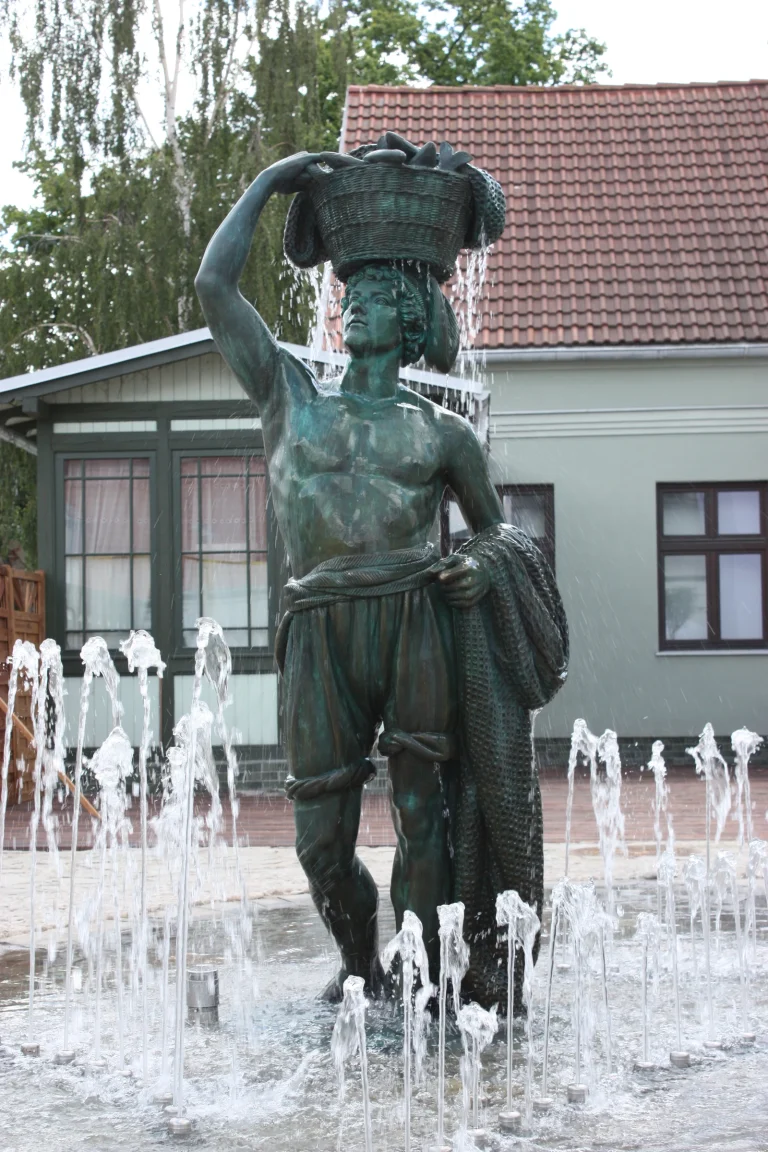 Jaś the Fisherman Fountain — Sopot — photograph 2