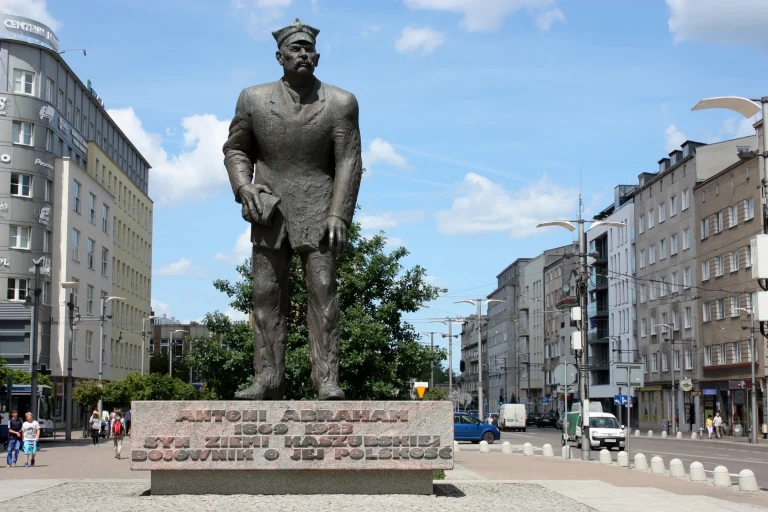 Pomnik Antoniego Abrahama w Gdyni — brąz, zdjęcie 2