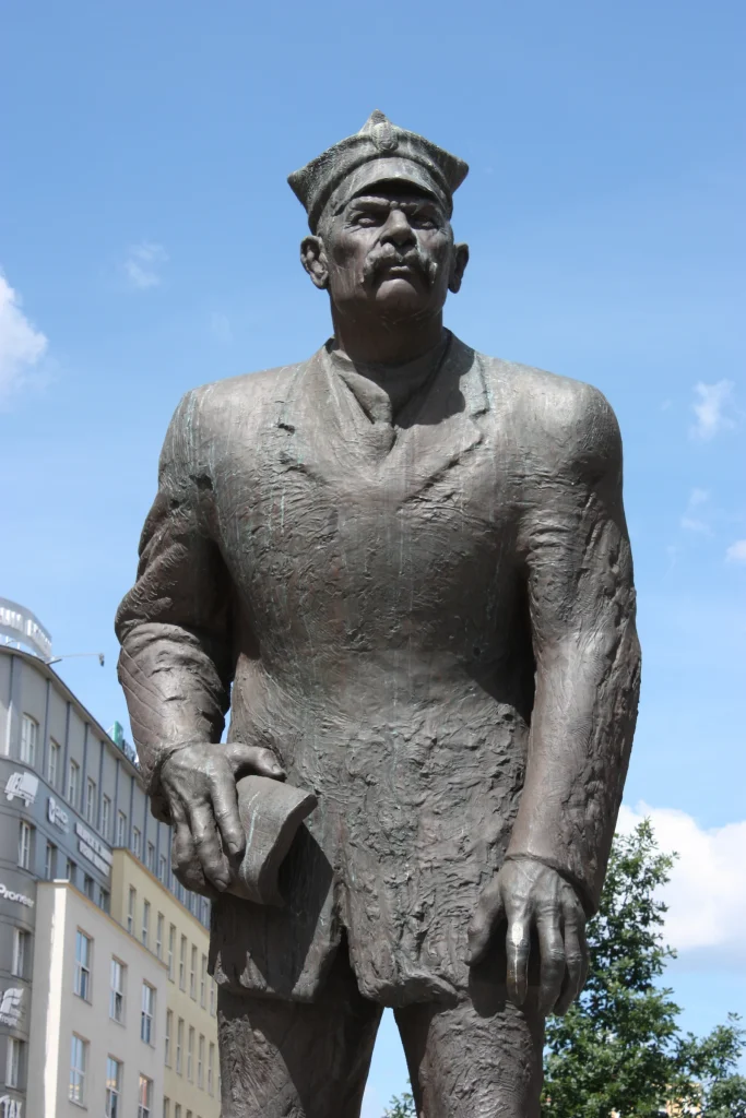 Pomnik Antoniego Abrahama w Gdyni — brąz