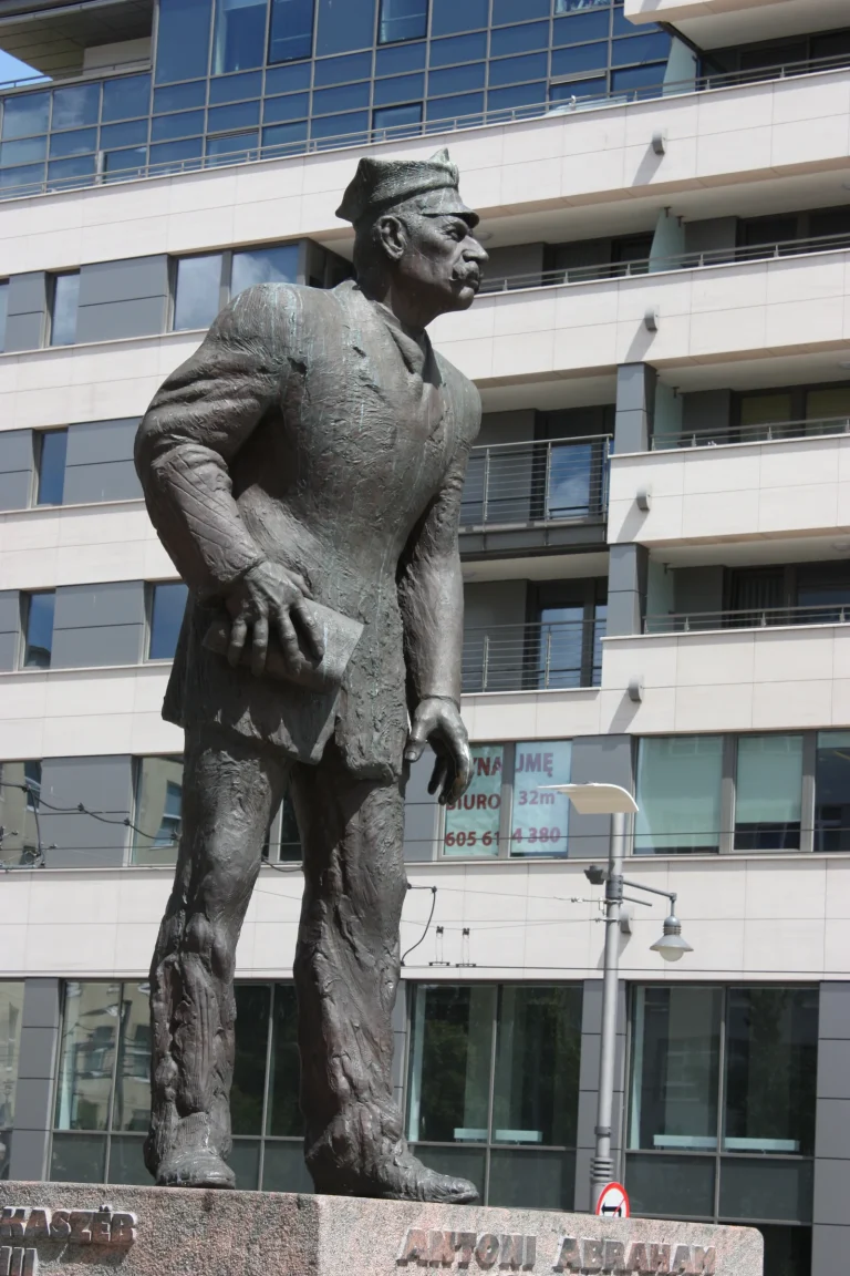 Pomnik Antoniego Abrahama w Gdyni — brąz, zdjęcie 7