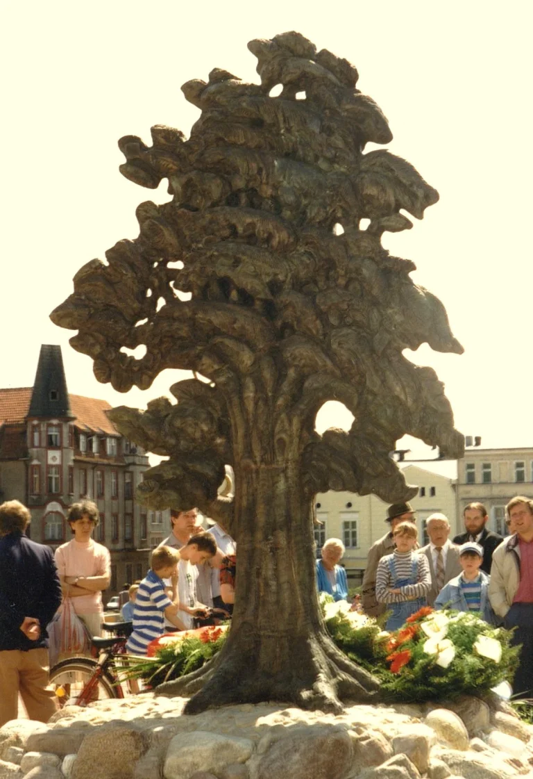 Trees Monument — Świecie — photograph 2