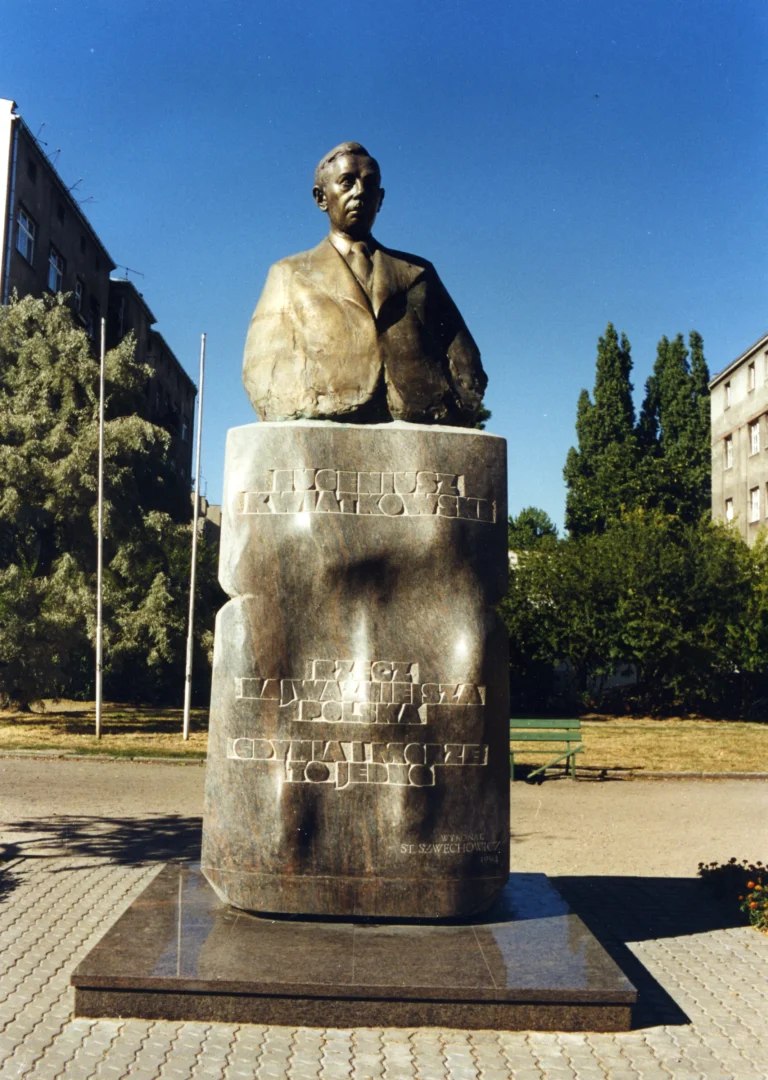 Pomnik E. Kwiatkowskiego w Gdyni — brąz, zdjęcie 2
