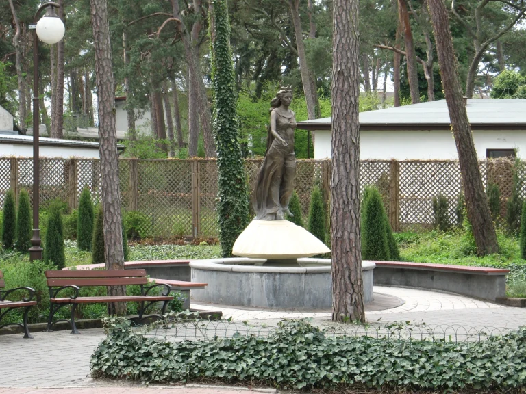 Fontanna Bogini Juraty w Juracie — brąz, zdjęcie 6