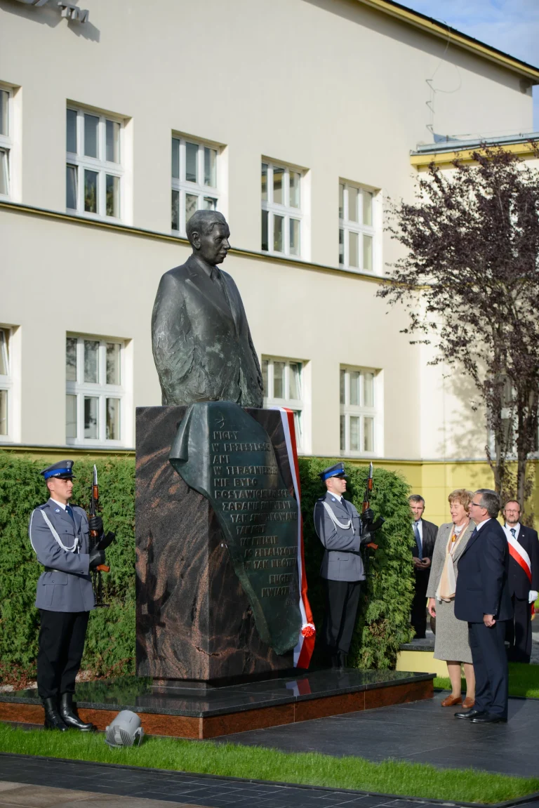 Eugeniusz Kwiatkowski Monument — Tarnów — photograph 3