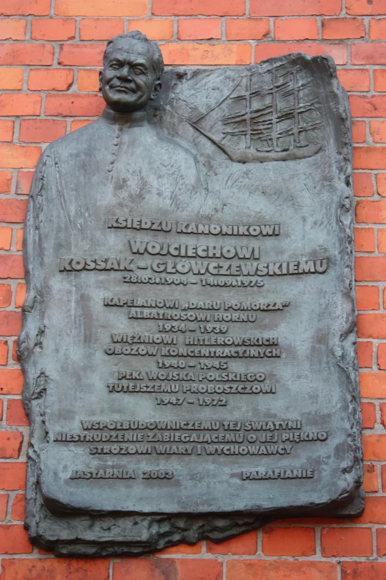 Father Kossak-Główczewski Memorial Plaque — Jastarnia — photograph 2