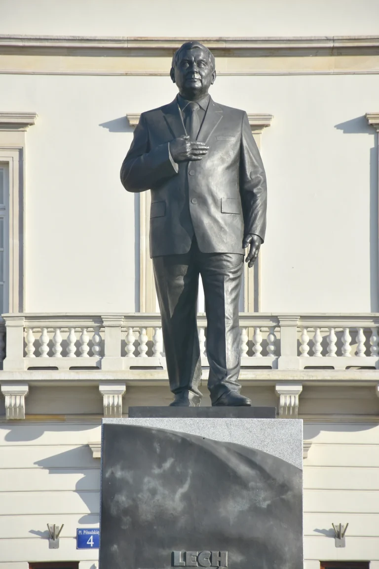 Pomnik Prezydenta Lecha Kaczyńskiego – Warszawa, zdjęcie 2